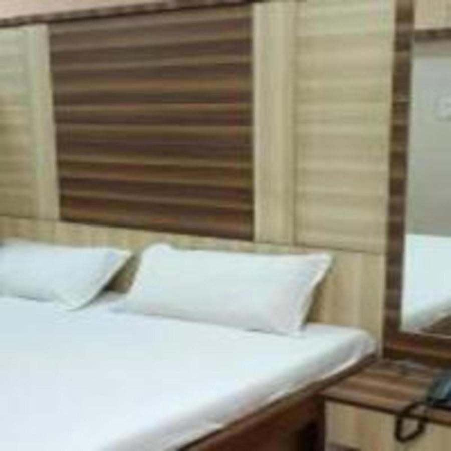Carnival Hotel Pune Bagian luar foto